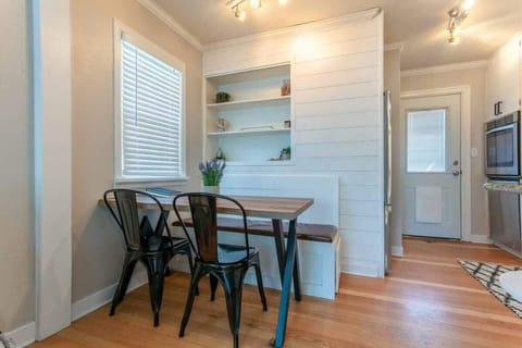 dining nook between kitchen and living room