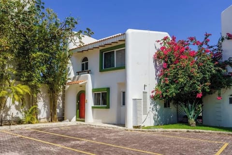 Here’s where your vacation in paradise starts...at the red door!