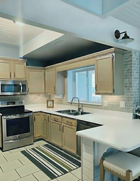 Stocked kitchen for food prep & dinner out on patio- Just bring your groceries!