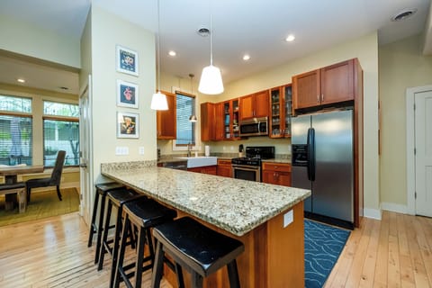 Island Perfect For Food Prep