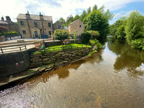 Bridge View House with Riverside Cottage to the right.