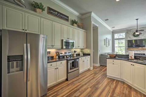 Fully Equipped Kitchen | Knife Set | Drip Coffee Maker | Coffee Grinder