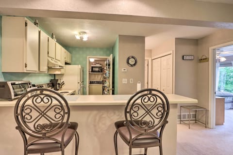 Breakfast Bar | Dishware/Flatware Available