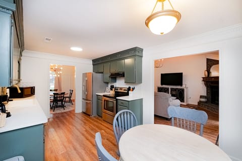 kitchen/dining/living