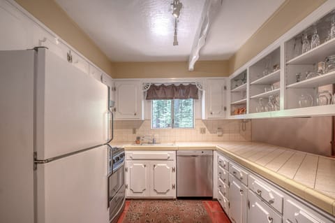 Arnold-Shwartzencabin_10