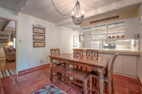 Arnold-Shwartzencabin_07