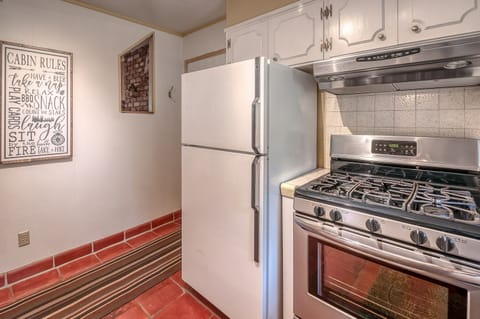 Arnold-Shwartzencabin_12