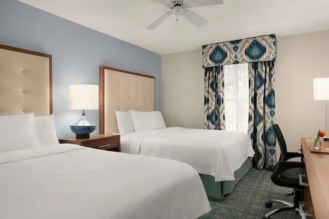 2 Queen Beds or 1 King Size Bed and a sofa