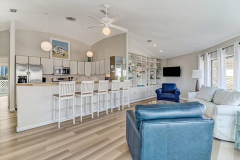 Spacious Second Floor Living Space with Flat Screen TV and Beautiful Ocean Views (Queen Sleeper Sofa)