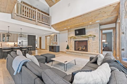 Open-concept space with a vaulted ceiling and ample lighting.