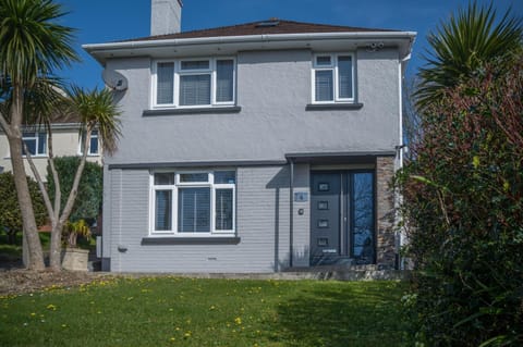 Mayfield House - 4 Bedroom House - Tenby (9053)