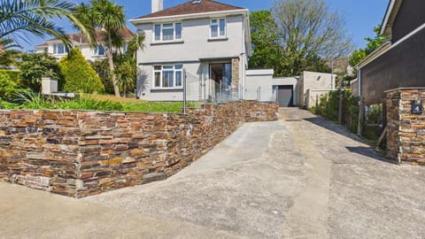 Mayfield House - 4 Bedroom House - Tenby (28300)