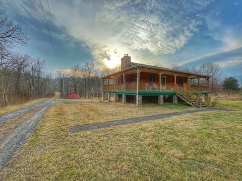 Heaven Can Wait River Retreat! Gorgeous, newly renovated log cabin