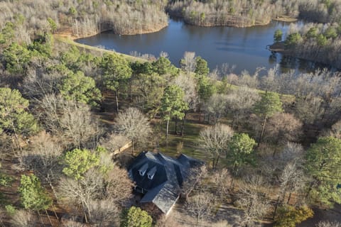 Hilltop Escape / Private Lake