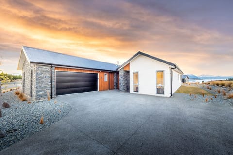 Super House - Front