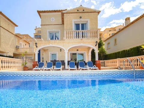Water, Property, Sky, Swimming Pool, Window, Azure, Cloud, Plant, Leisure