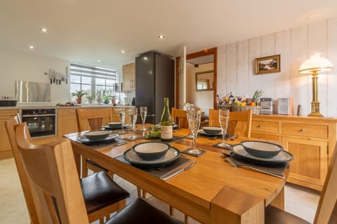 Ground floor:  Dining area