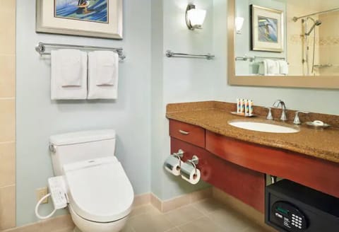 hnlhw-ka-hi-res-studio-suite-bathroom