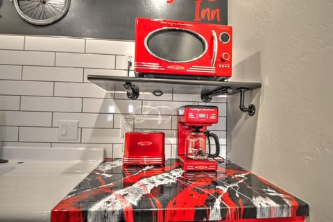 Kitchenette adjoining unit