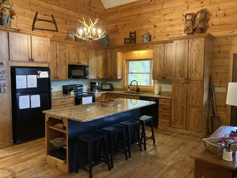 Fully equipped kitched with dishwasher and pantry.