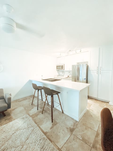 Beautifully Renovated Beachfront Condo Apartment in Kaunakakai