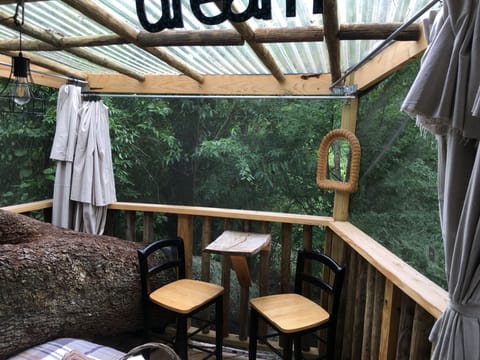 treehouse table and chairs