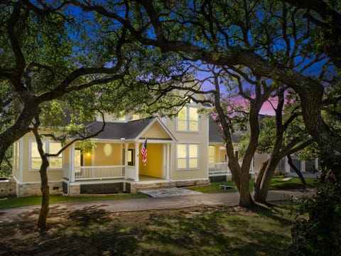 Completely renovated Hill Country luxury home - Dream Ranch!