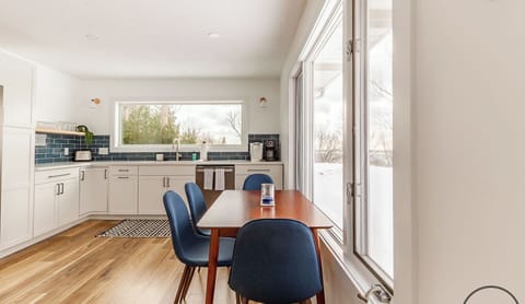 More eating/game/coffee space to look out on Lake Michigan