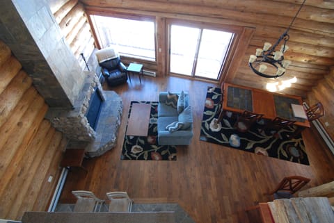 Spacious Log Cabin Retreat