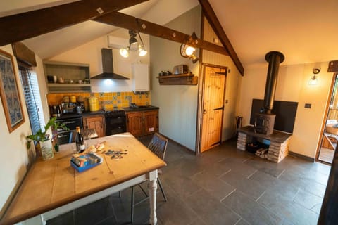 Fern Cottage - Luxurious 1 Bedroom - Blossom Farm (26791)