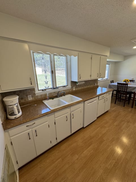 Fully equipped kitchen with high top table with 4 chairs. 