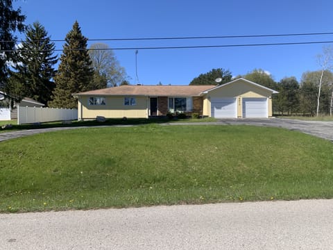 Front of the house facing the road.
NO lake view