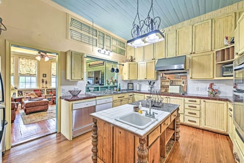 Kitchen | Fully Equipped