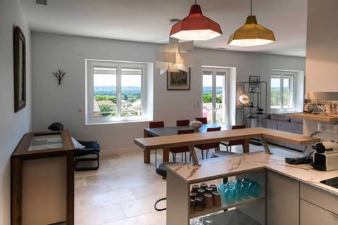 Kitchen and living room area