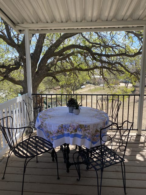 Extra seating area on veranda overlooking the lake