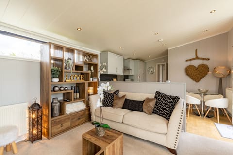 Spacious open plan lounge/kitchen/diner
