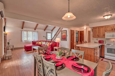 Dining Area | Dishware/Flatware Provided