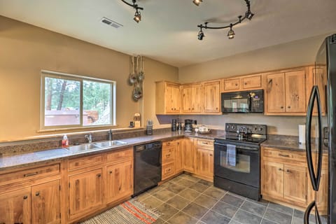 Kitchen | Dishware/Flatware