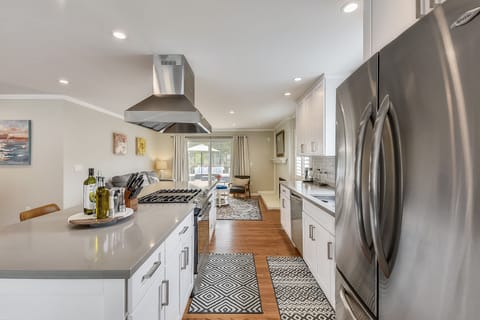 Open kitchen beautifully renovated with new appliances.