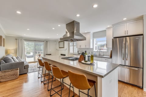 This is our most favorite place to gather with f & f during meal prep.