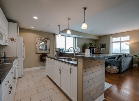 Great, sit up bar and to watch someone cook or to eat or drink!