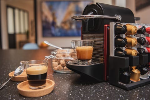 Enjoy our espresso machine with Nespresso and Illy capsules