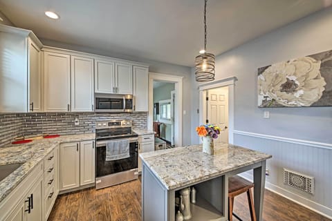 Fully Equipped Kitchen | Main Floor