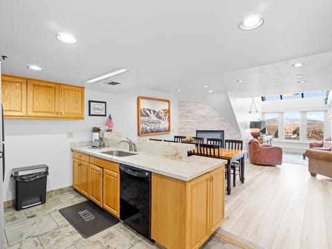 Kitchen / Dining Area