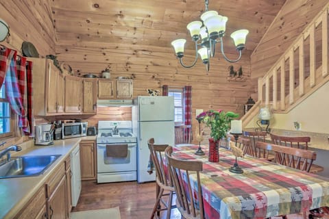 Kitchen | Main Floor | Drip Coffee Maker | Trash Bags/Paper Towels Provided