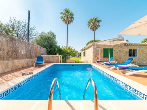 Water, Plant, Swimming Pool, Building, Sky, Azure, Tree, Body Of Water, House, Leisure