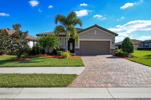 Stand alone home driveway and front entrance