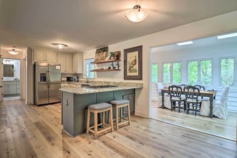 Kitchen | Fully Equipped | Dishware/Flatware | Pots/Pans