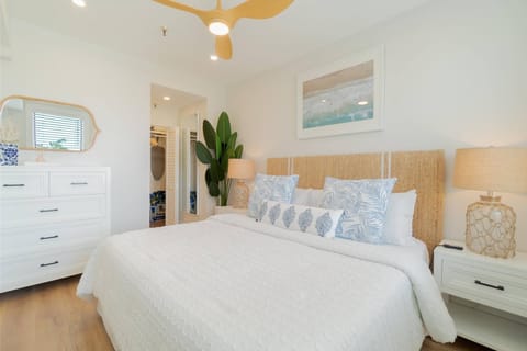 Fresh linens, pillows, king bed, ceiling fan.