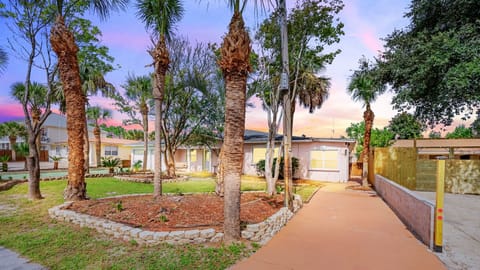Let Mighty Little Beach be your home away from home in Panama City Beach, Florida. Drive up and park right out in front of the unit with 2 tandem parking spaces.